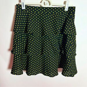 🖤💛🖤 Black ruffle skirt with tiny yellow polka dots by Motel. Size xsmall.